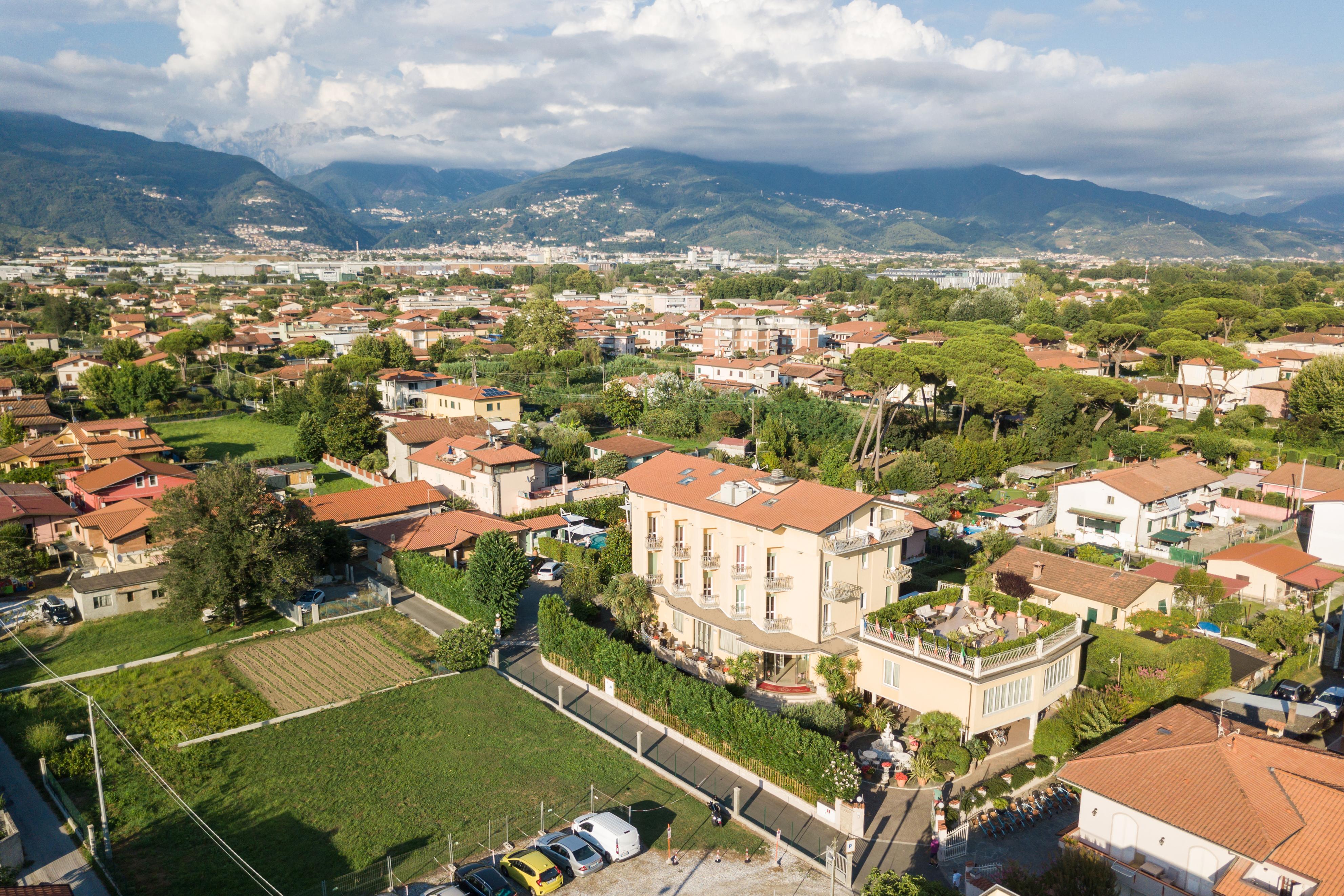 Hotel Villa Tiziana Marina di Massa Exterior foto