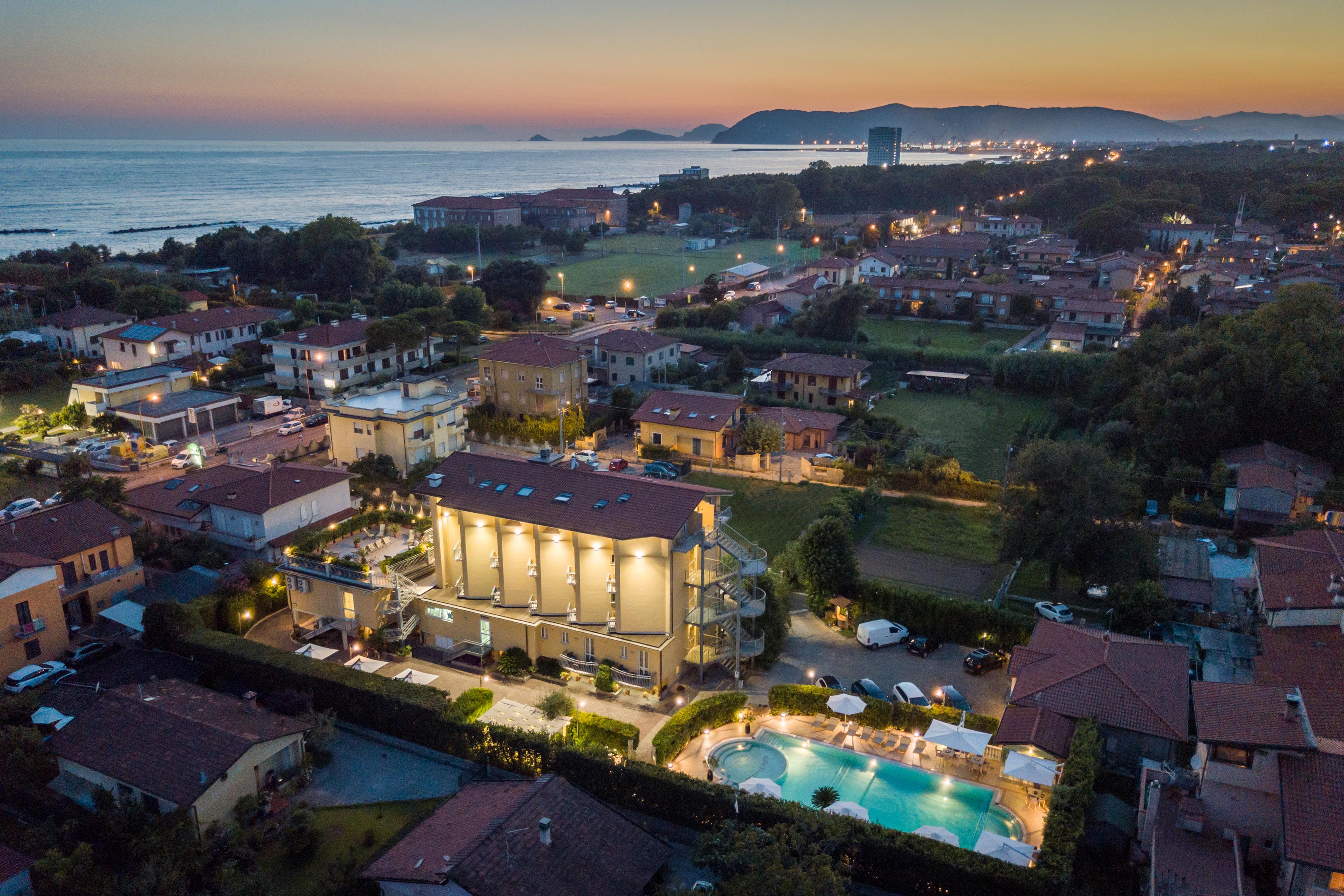 Hotel Villa Tiziana Marina di Massa Exterior foto