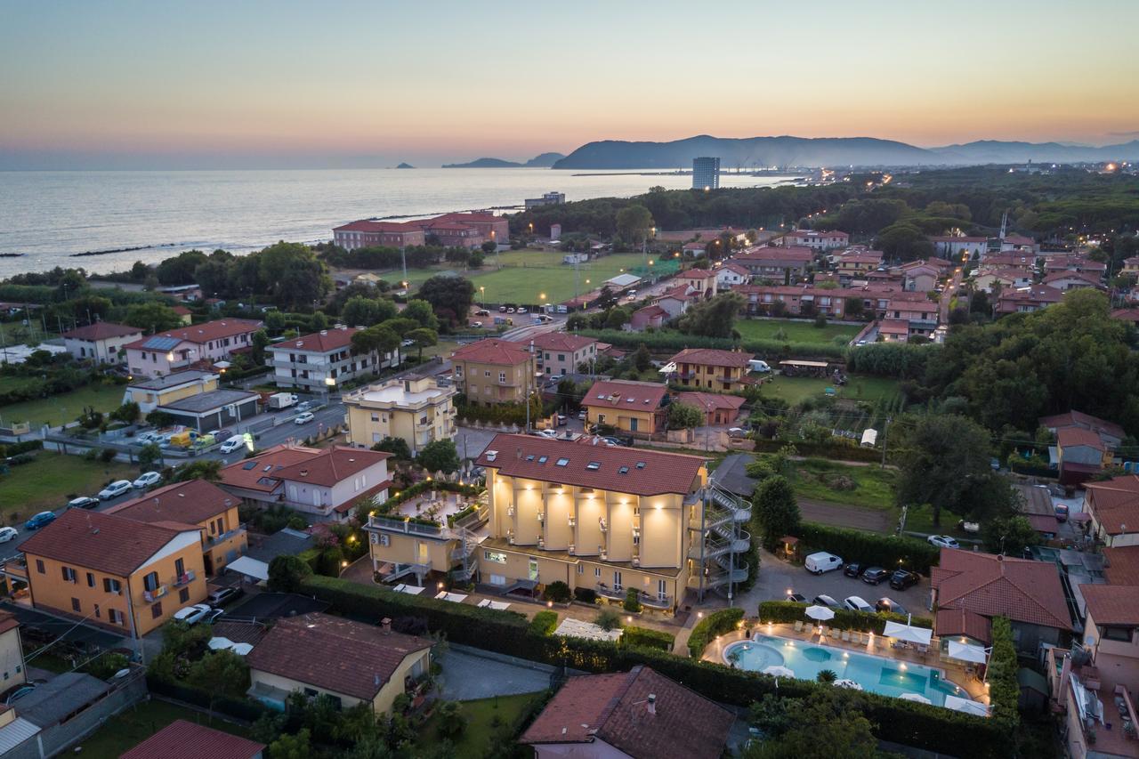 Hotel Villa Tiziana Marina di Massa Exterior foto